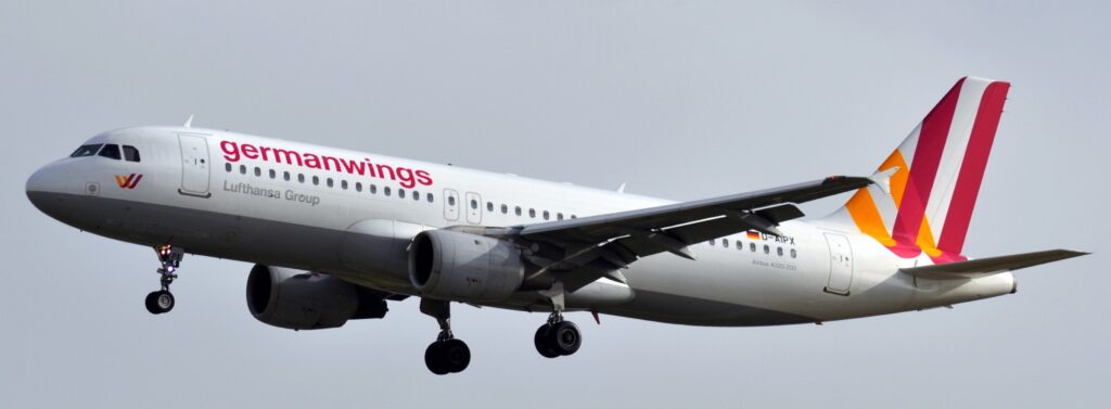 copiloto do voo Germanwings 9525, aproveitou a ausência do comandante para trancar a cabine