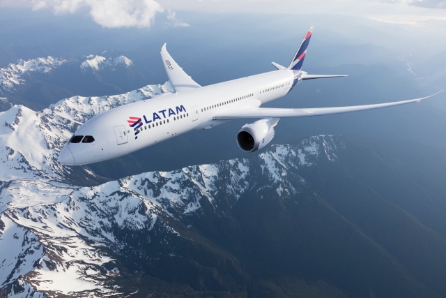 A Latam, que opera esses voos, informou ao G1 que já reacomodou os passageiros afetados.
